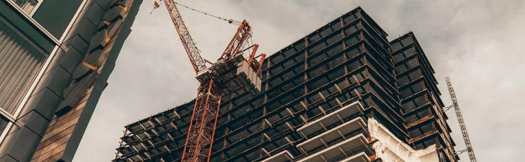 Edificio en construccion utilizando entrepisos