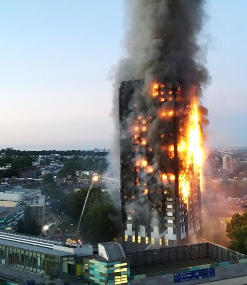 Incendio medidas de prevencion edificio con humo.
