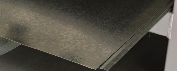 Detalle de superficie lisa de lámina galvanizada